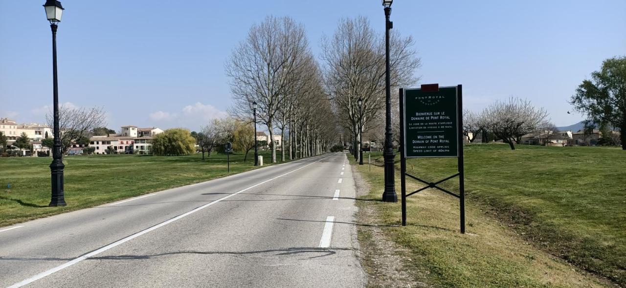 Charmant T2 Climatise Avec Belle Vue , Golf De Pont-Royal Mallemort Exterior foto