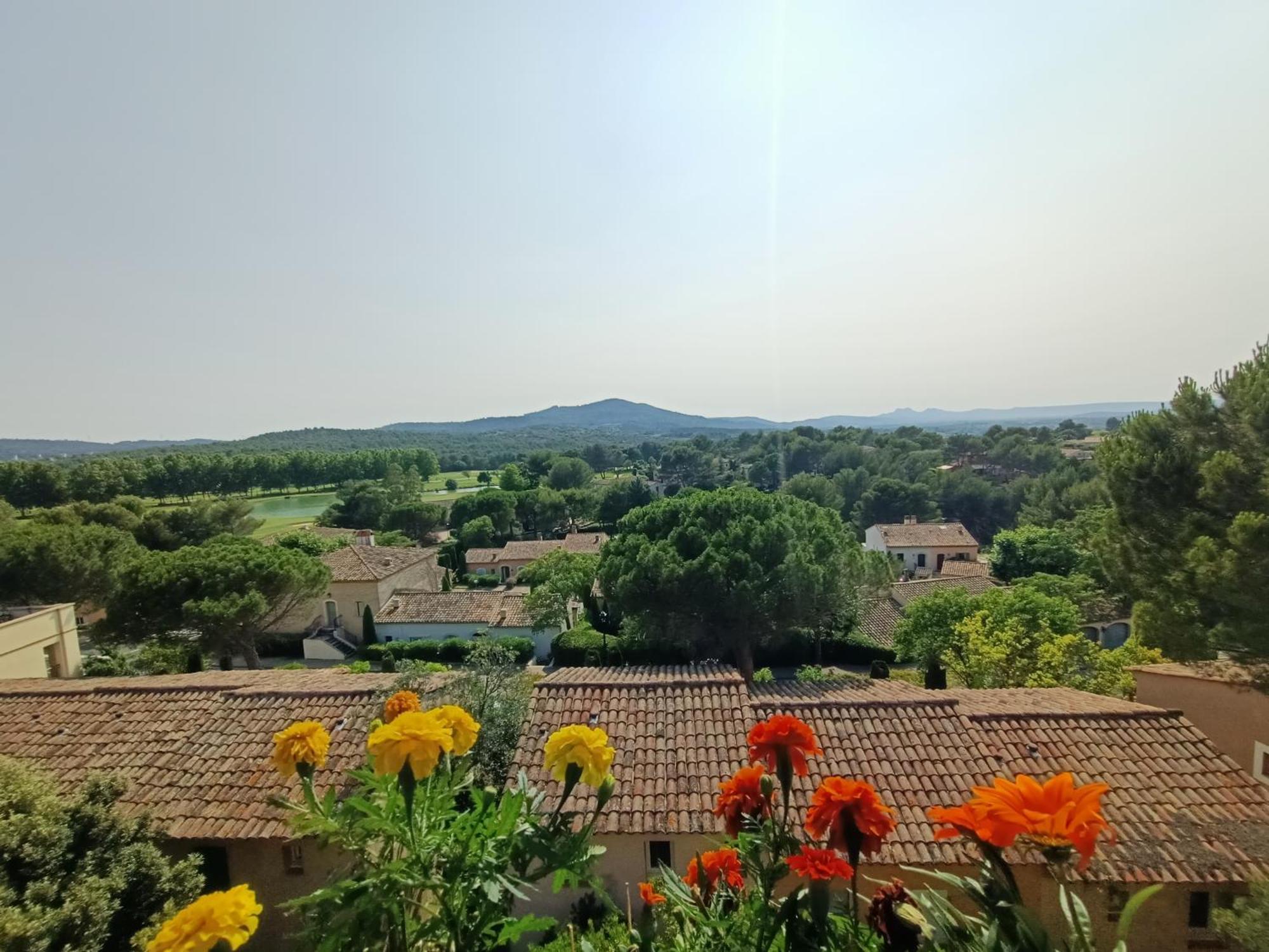 Charmant T2 Climatise Avec Belle Vue , Golf De Pont-Royal Mallemort Zimmer foto