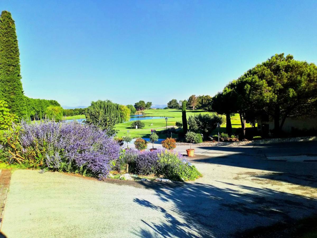 Charmant T2 Climatise Avec Belle Vue , Golf De Pont-Royal Mallemort Exterior foto