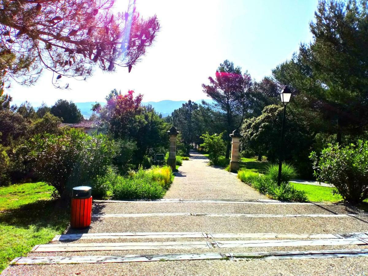 Charmant T2 Climatise Avec Belle Vue , Golf De Pont-Royal Mallemort Exterior foto